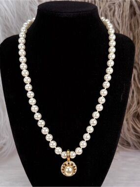 Roma Faux Pearl Pendant Necklace Gold Tone